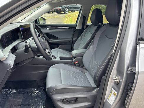 Used 2026 Volkswagen Tiguan SE AWD/4WD image 32