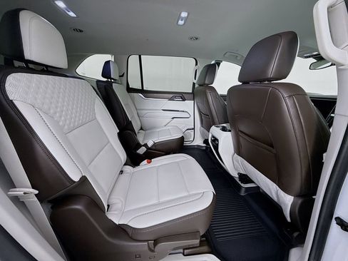 Used 2024 GMC Acadia Denali image 29