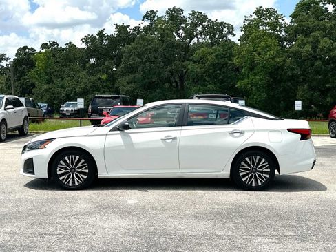 Used 2025 Nissan Altima 2.5 SV FWD image 12