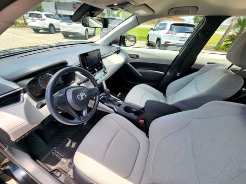 Used 2022 Toyota Corolla Cross L image 11