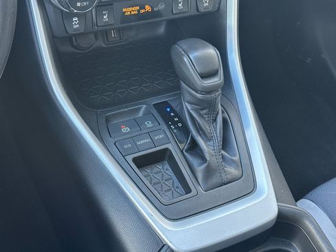 Used 2020 Toyota RAV4 XLE image 20