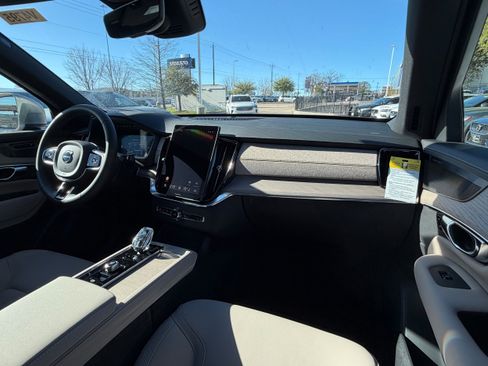 New 2026 Volvo XC90 T8 Plus w/ Protection Package Premier image 11