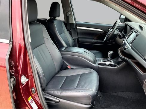 Used 2015 Toyota Highlander XLE FWD image 9