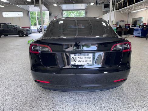 Used 2019 Tesla Model 3 Mid Range RWD image 4