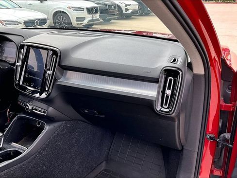 Used 2019 Volvo XC40 T5 Momentum AWD/4WD image 19