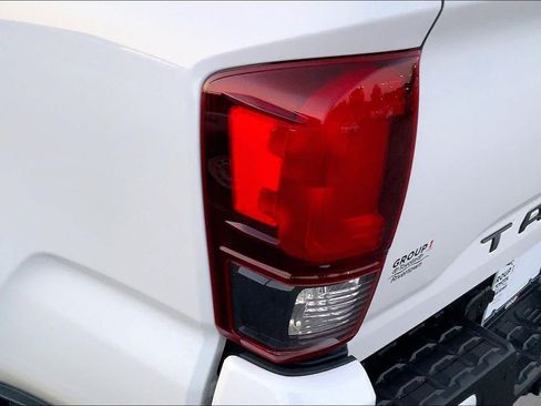 Used 2019 Toyota Tacoma TRD Off-Road w/ Technology Package AWD/4WD image 27