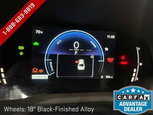 Used 2025 Toyota Camry SE AWD/4WD image 3