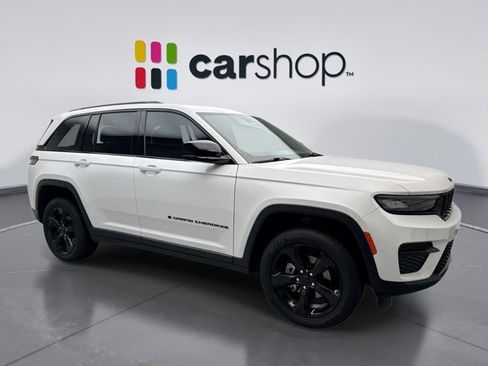 Used 2024 Jeep Grand Cherokee Altitude AWD/4WD image 7