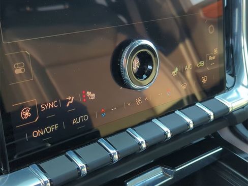 Certified 2025 GMC Yukon Denali image 12