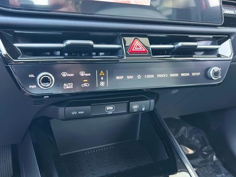 New 2025 Kia Niro EX image 22