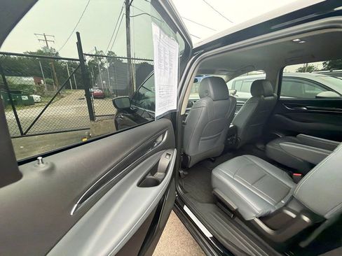 Used 2018 Buick Enclave Essence w/ Trailering Package FWD image 11