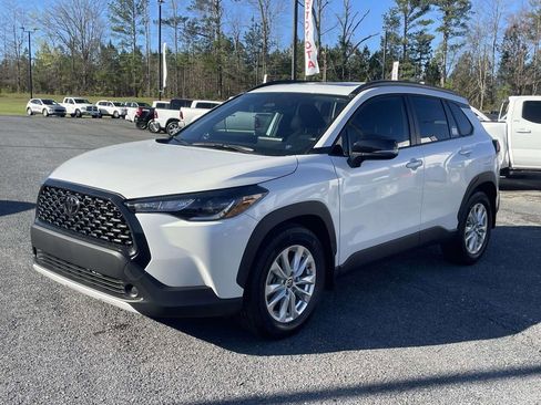 Used 2025 Toyota Corolla Cross LE w/ Moonroof Package image 6
