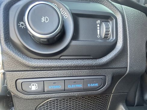 Used 2024 Jeep Wrangler Unlimited AWD/4WD image 33