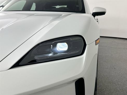 Certified 2025 Porsche Taycan AWD/4WD image 15