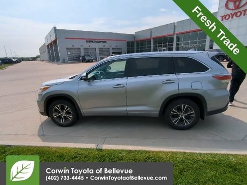 Used 2016 Toyota Highlander XLE AWD/4WD image 7