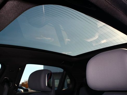 Used 2025 BMW 760i xDrive w/ Executive Package image 5