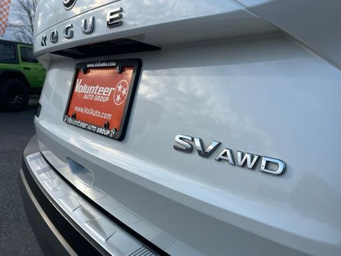 Used 2022 Nissan Rogue SV image 9