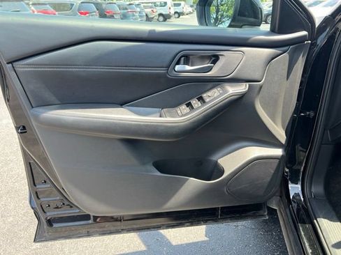 Used 2026 Nissan Rogue SL FWD image 25