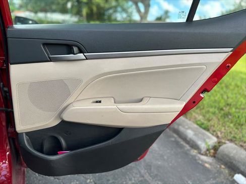 Used 2017 Hyundai Elantra Limited image 21