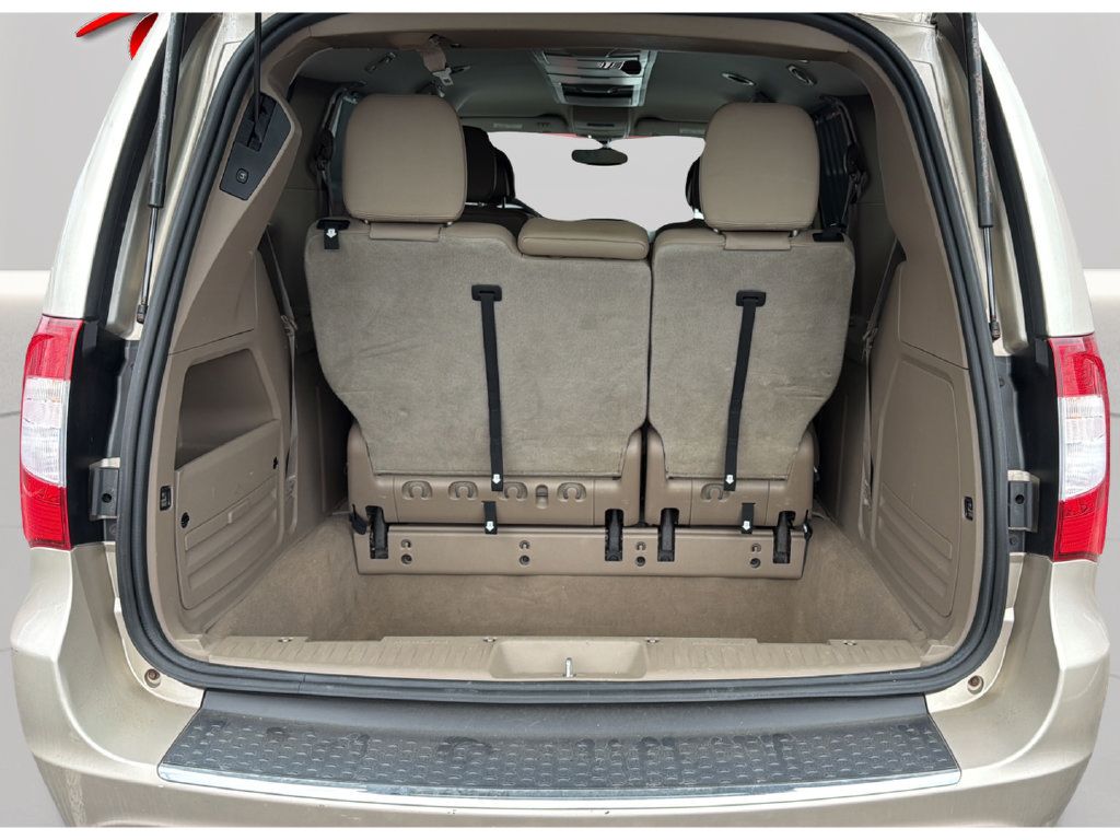Used 2015 Chrysler Town & Country Touring-L w/ Driver Convenience Group FWD image 22