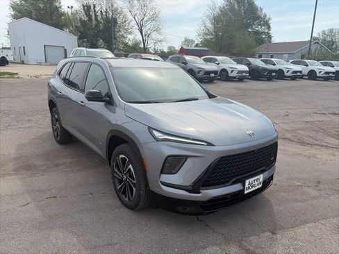 New 2026 Buick Enclave Sport Touring w/ LPO, Floor Liner Package image 8