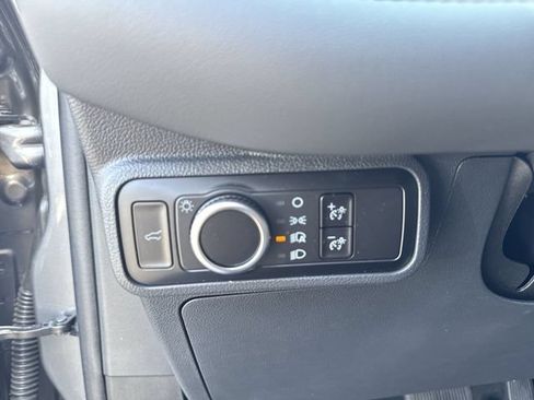 Used 2025 Ford Explorer Active AWD/4WD image 13