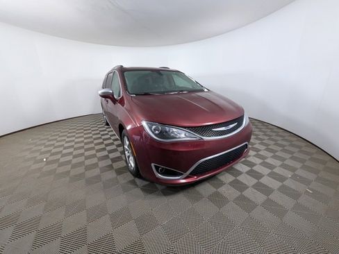 Used 2019 Chrysler Pacifica Limited image 33