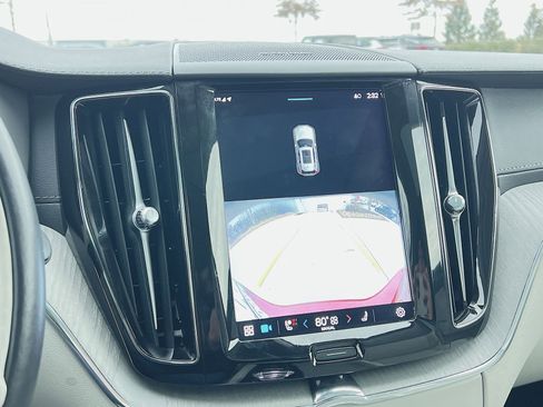 Used 2023 Volvo XC60 B5 Ultimate w/ Climate Package image 19