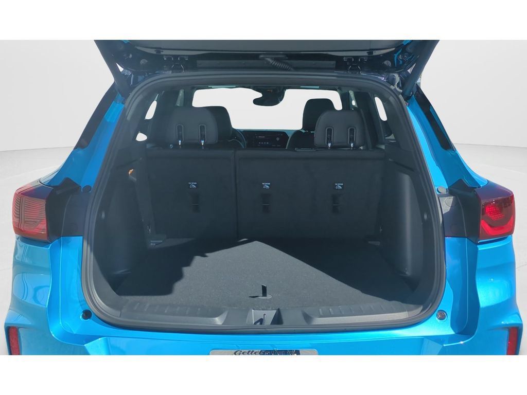 Used 2025 Chevrolet TrailBlazer RS w/ Convenience Package FWD image 12