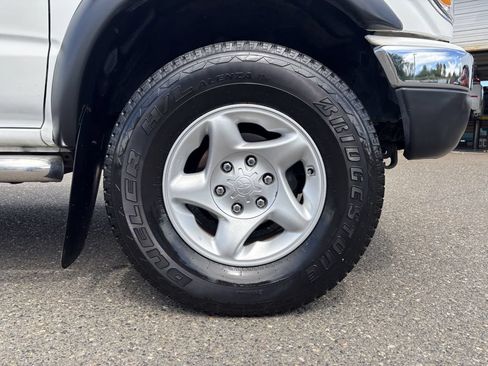 Used 2002 Toyota Tacoma PreRunner RWD image 9