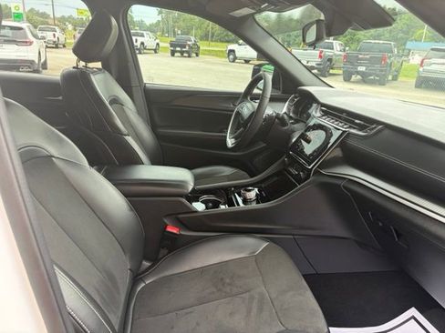 Used 2023 Jeep Grand Cherokee L Laredo AWD/4WD image 23