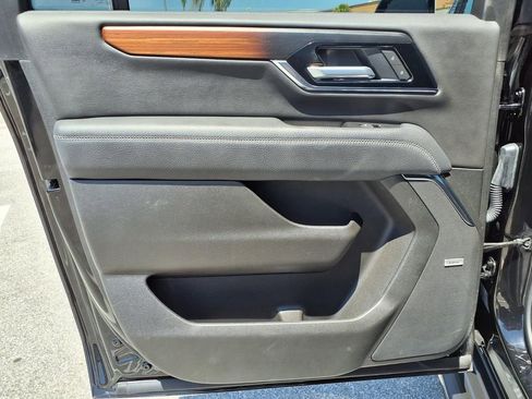 Used 2025 GMC Yukon XL Denali image 23