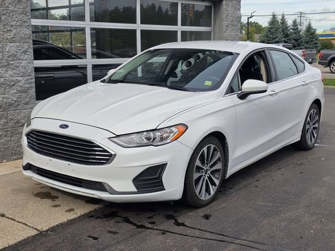 Used 2020 Ford Fusion SE AWD/4WD image 2