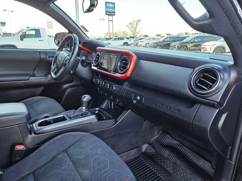 Used 2016 Toyota Tacoma TRD Off-Road image 32
