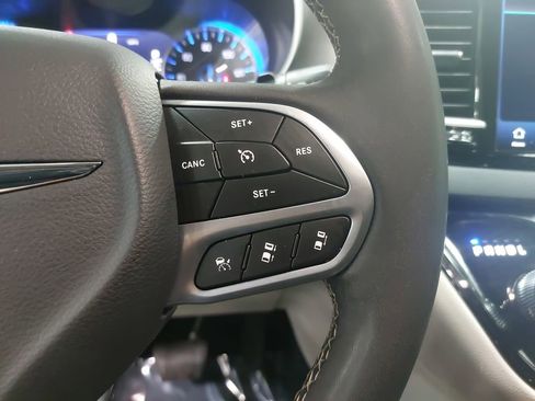 Used 2024 Chrysler Pacifica Touring-L FWD image 18