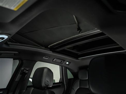 Certified 2026 Porsche Macan AWD/4WD image 18