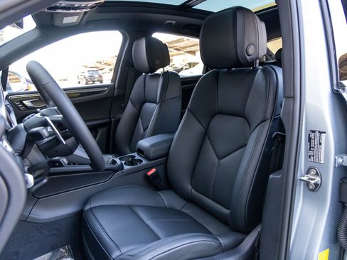 New 2026 Porsche Macan image 5