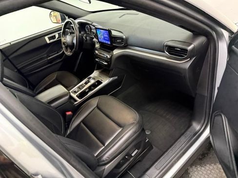 Used 2020 Ford Explorer XLT w/ Equipment Group 202A AWD/4WD image 39