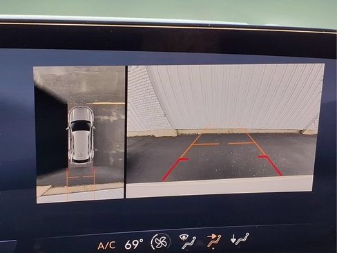 Used 2024 Buick Envision Preferred AWD/4WD image 9