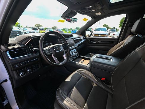 Used 2024 GMC Yukon XL Denali w/ Denali Reserve Package AWD/4WD image 19