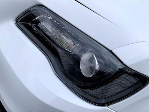 Used 2023 Chrysler 300 Touring L image 7