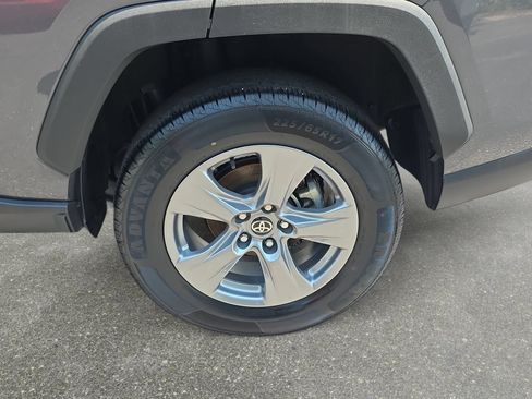 Used 2024 Toyota RAV4 XLE FWD image 31