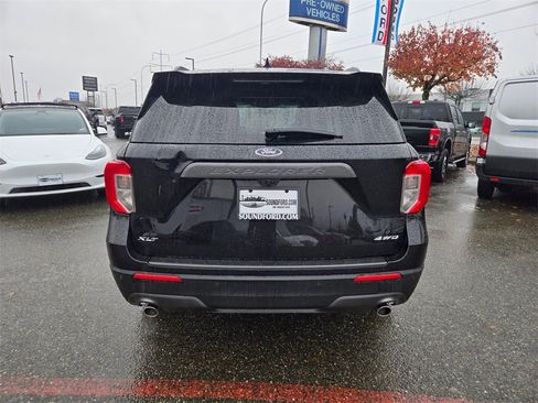 Used 2022 Ford Explorer XLT w/ Equipment Group 202A image 6