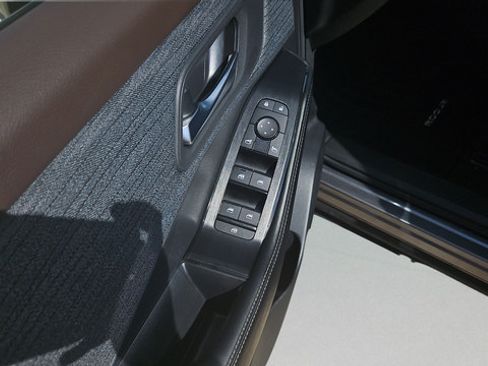 Certified 2023 Nissan Rogue SV AWD/4WD image 17
