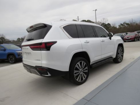 Used 2024 Lexus LX 600 4WD w/ Luxury Package image 5