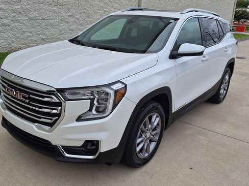 Used 2022 GMC Terrain SLT w/ Infotainment Package II AWD/4WD image 3
