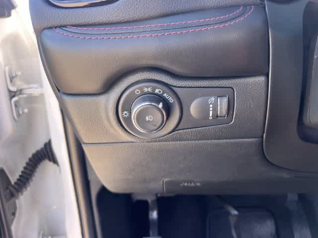 Used 2022 Dodge Durango R/T w/ Blacktop Package RWD image 29