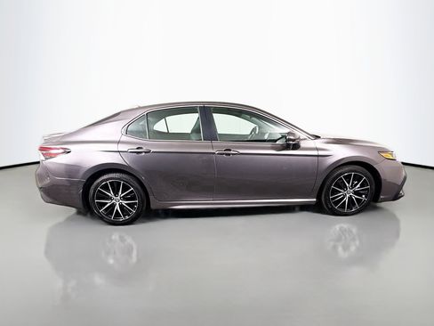 Used 2024 Toyota Camry SE image 11