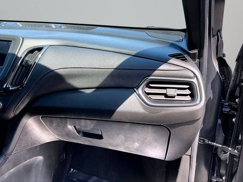 Used 2022 Chevrolet Equinox RS w/ LPO, Floor Liner Package FWD image 17