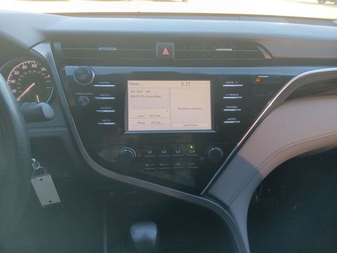 Used 2018 Toyota Camry L image 20